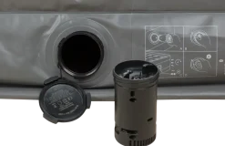 Luftmadrass med pump 150x195cm