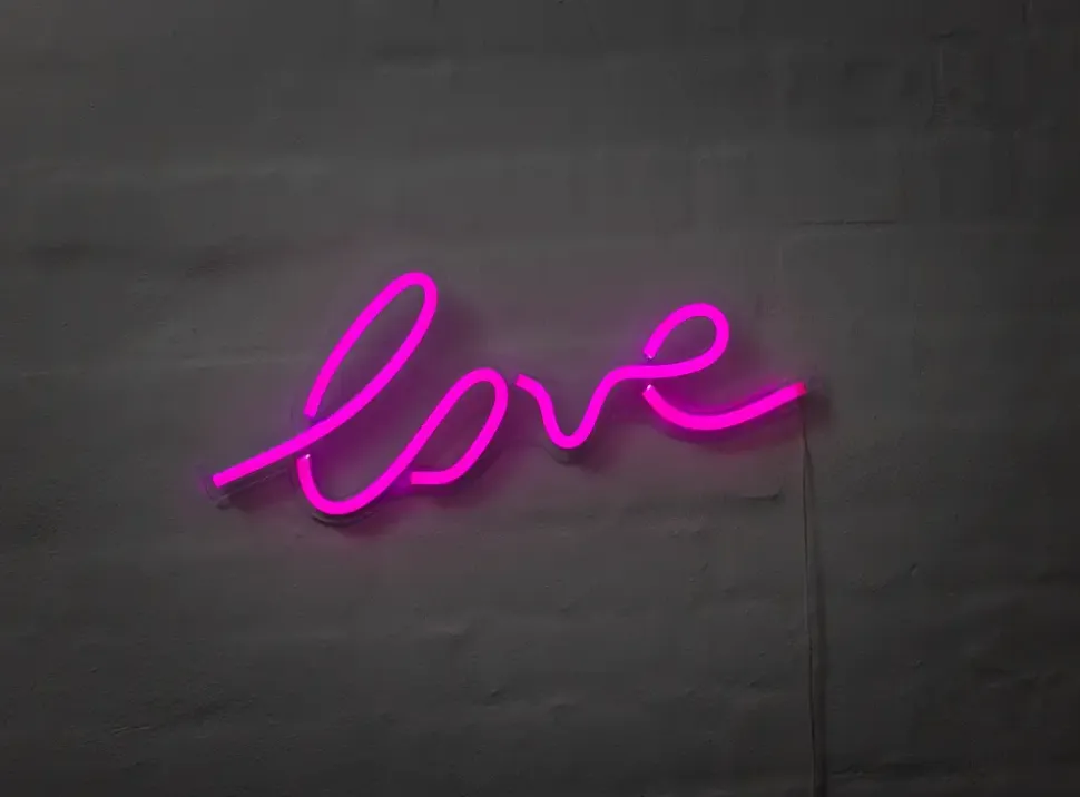 Neonskylt Love H. 18 x B. 45 cm