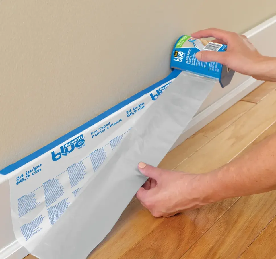 ScotchBlue™ Skyddsplast med maskeringstejp – 2,72 x 17 meter